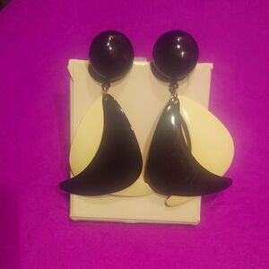 Very 80s Elegant Black and Cream Earrings.